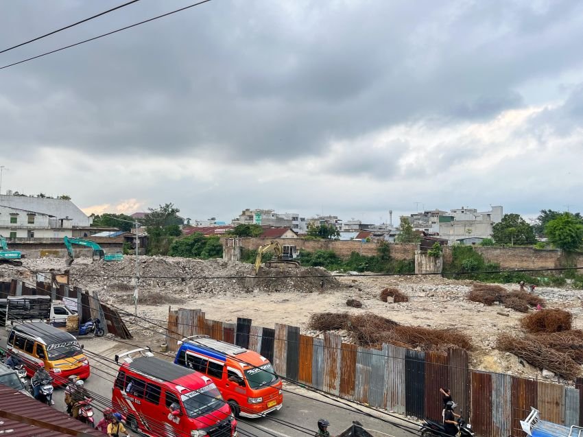 Proses perobohan Gedung IV Pasar Horas hampir tuntas. Progres perobohan sudah mencapai 95 persen