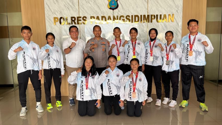 Atlet Karate Polres Padangsidimpuan Raih 7 Medali di Kejuaraan Kapolres Pematangsiantar Cup 2025