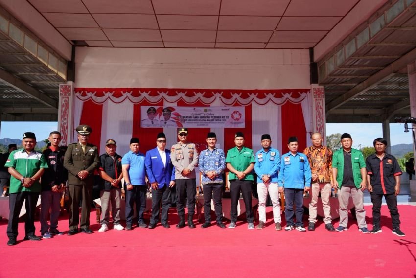 Plt.Asisten Administrasi Pakpak Bharat Pimpin Upacara Peringati Hari Sumpah Pemuda