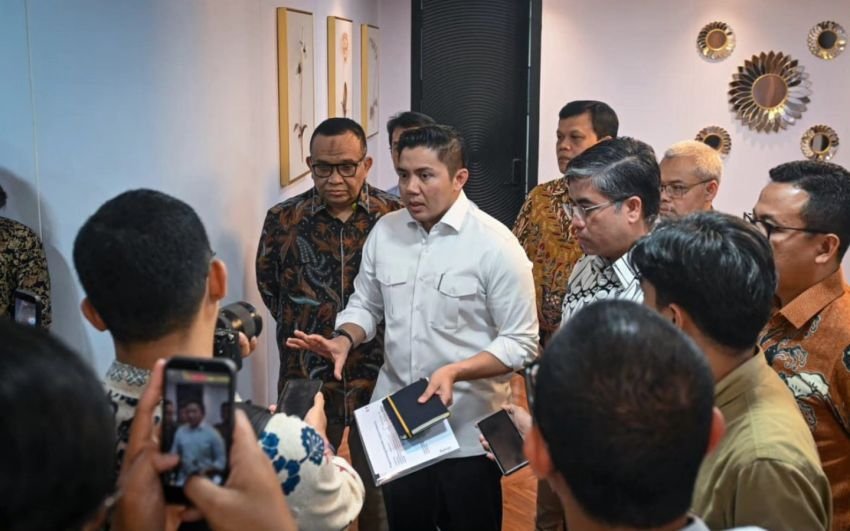 Seskab Bahas Progres Program Magang Nasional Bersama Menaker