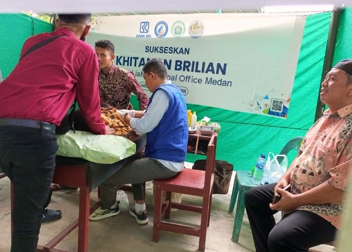 YBM BRILiaN, BKM Istiqomah, YPPB dan Perwiritan Gelar Khitan Massal 26 Anak di Batang Kuis