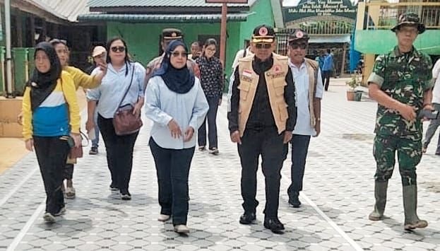 Bupati Simalungun Tinjau Lokasi Banjir Serbelawan dan Serahkan Bantuan Kepada Warga Yang Terdampak