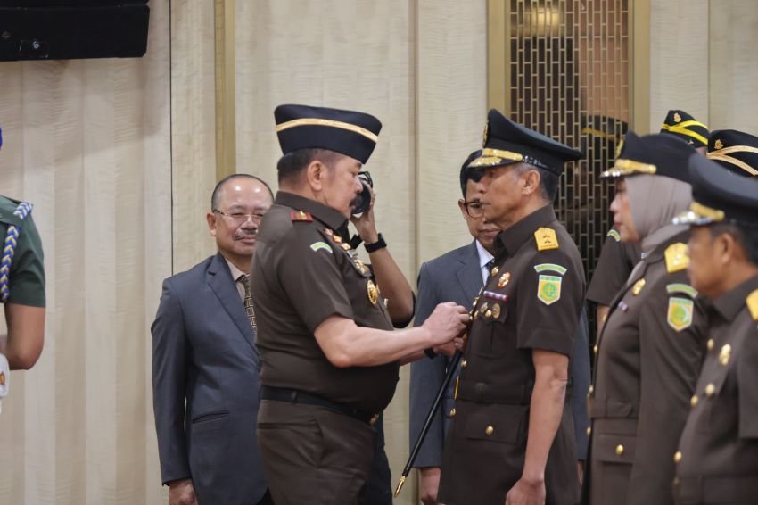 Jaksa Agung RI Lantik 17 Kepala Kejaksaan Tinggi dan 20 Pejabat Eselon II di Lingkungan Kejaksaan Agung