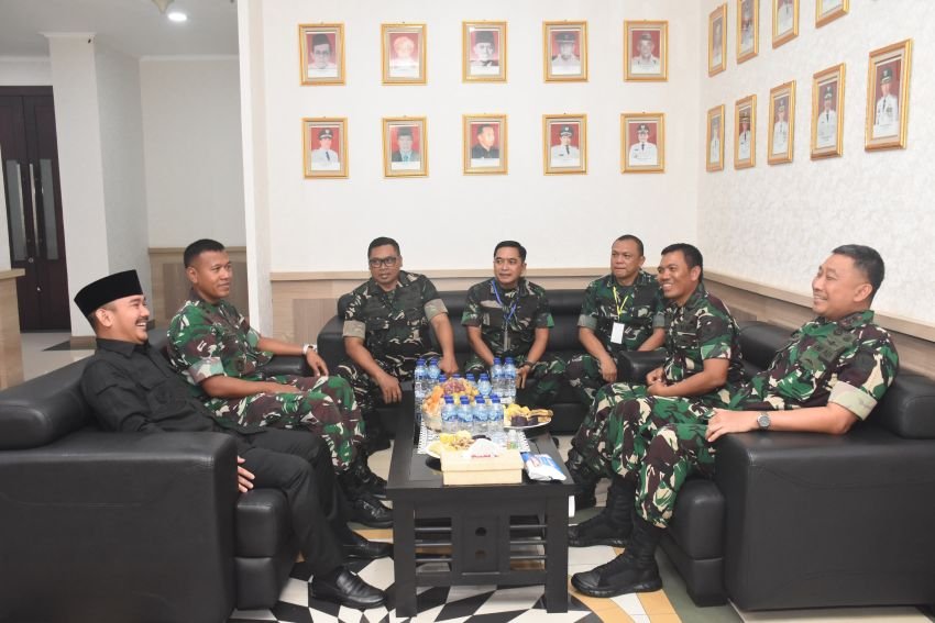 DANSESKOAD TINJAU KEGIATAN KKL WILHAN PASIS DIKREG LXVI SESKOAD DI KABUPATEN BEKASI