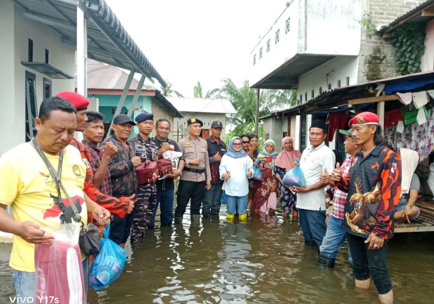 Sinergi TNI–Polri, Pemerintah dan Masyarakat Peduli Korban Banjir di Bedagai
