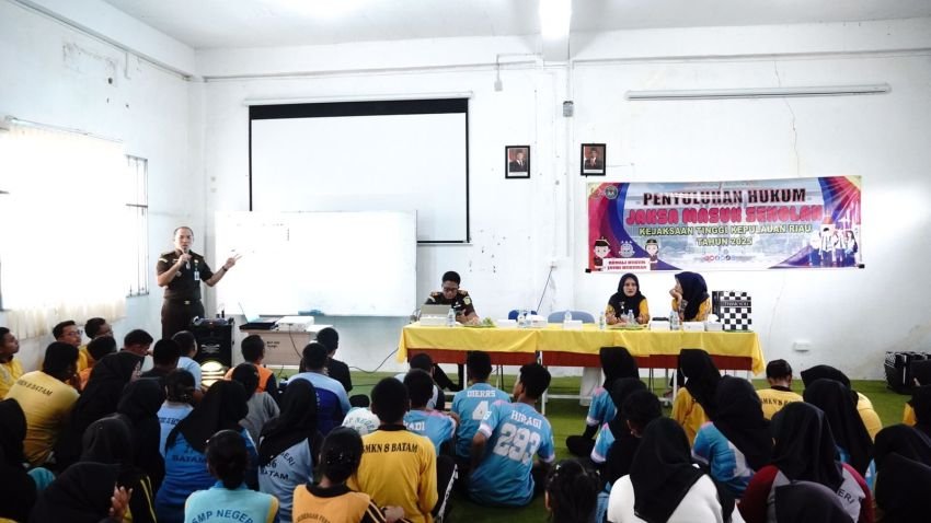 Kejati Kepri Kunjungi SMK Negeri 8 Batam, Ajak Pelajar Hindari Narkoba, Lawan Bullying, dan Cerdas Bermedsos