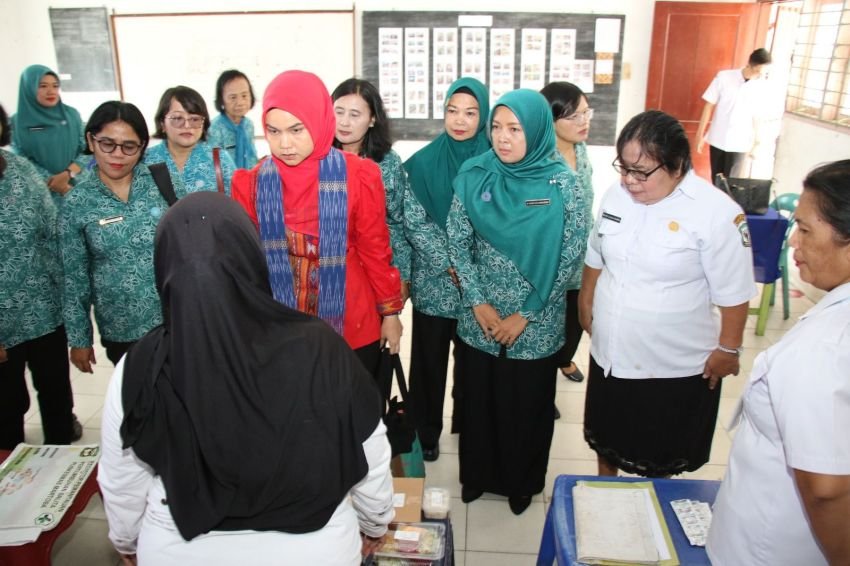 Wali Kota diwakili oleh Plt Asisten Administrasi Umum menghadiri Evaluasi Kelurahan Pelaksana Tertib Administrasi PKK Tahun 2025 Sumut