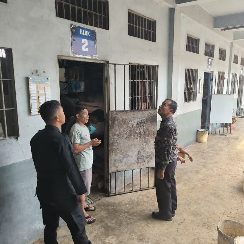 Kasubbag Tata Usaha Lapas Padangsidimpuan Lakukan Kontrol Blok Hunian