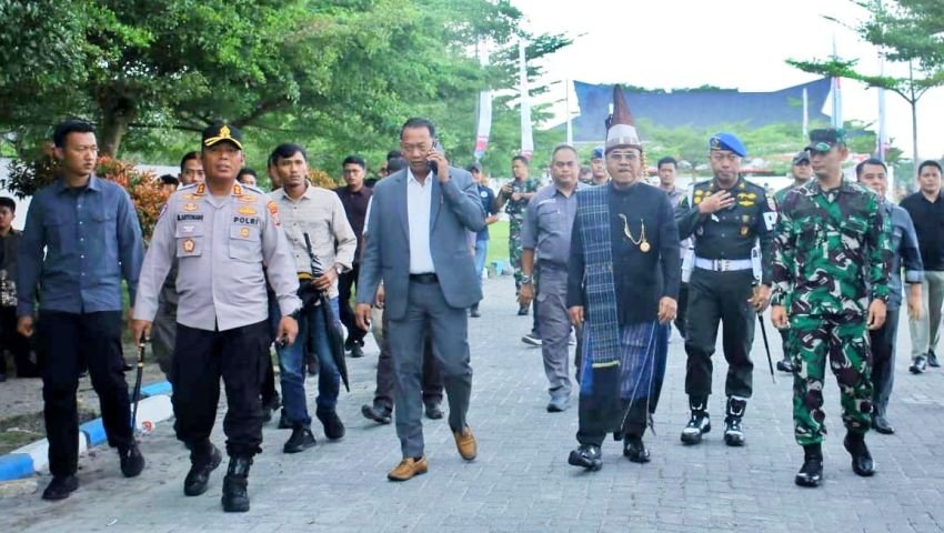 Bupati Simalungun Sambut Aksi Unjuk Rasa BEM STAI PB Perdagangan dengan Penuh Keramahan