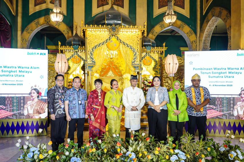 Airin Rico Waas Dorong Pengrajin Tenun Songket Melayu Kembangkan Warna Alam Ramah Lingkungan