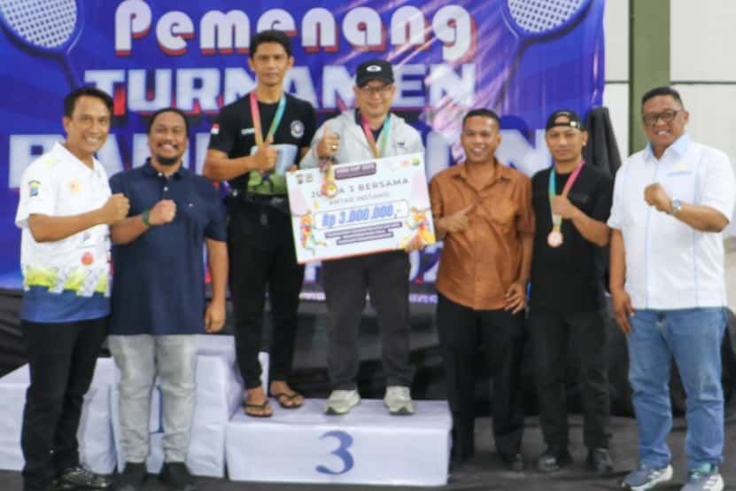 Penutupan Turnamen Badminton KONI Cup Tahun 2025 memperebutkan Piala Kapolres Pematangsiantar. Penutupan turnamen berlangsung di GOR