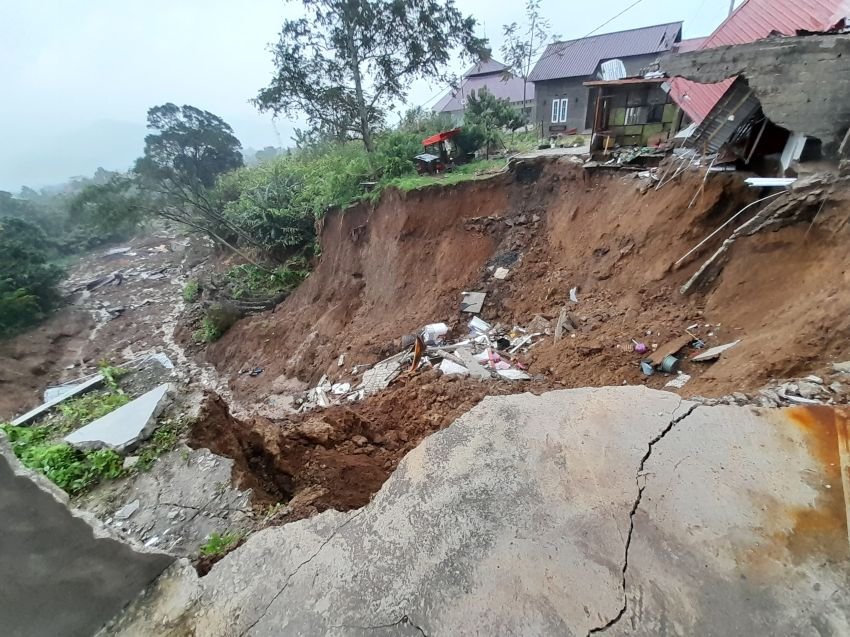 Bupati Jon Firman Pandu : Pastikan Keselamatan Warga dan Cari Solusi Terbaik untuk Masyarakat Terdampak