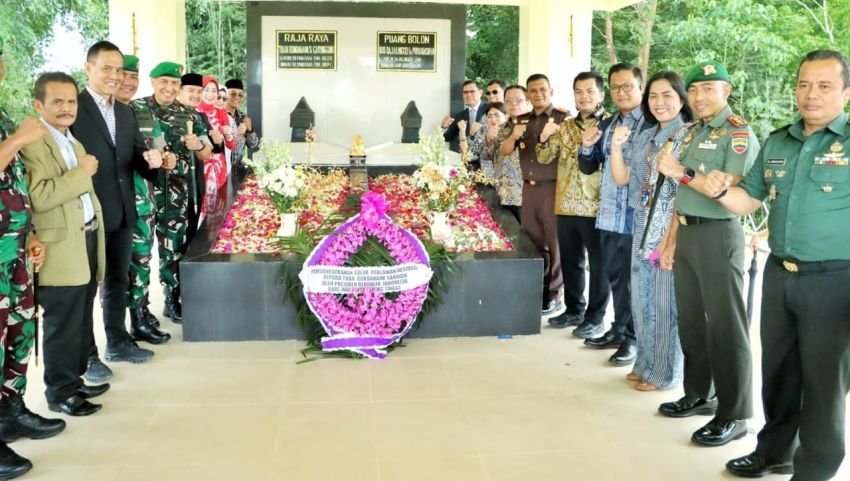 Pemerintah Kabupaten Simalungun Terima Simbol-Simbol Pahlawan Nasional Tuan Rondahaim dari Ahli Waris