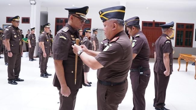 Kajati Sumut Harli Siregar Lantik Abdullah Noer Deny Jadi Wakajati, 5 Asisten dan 15 Kajari Baru Resmi Bertugas