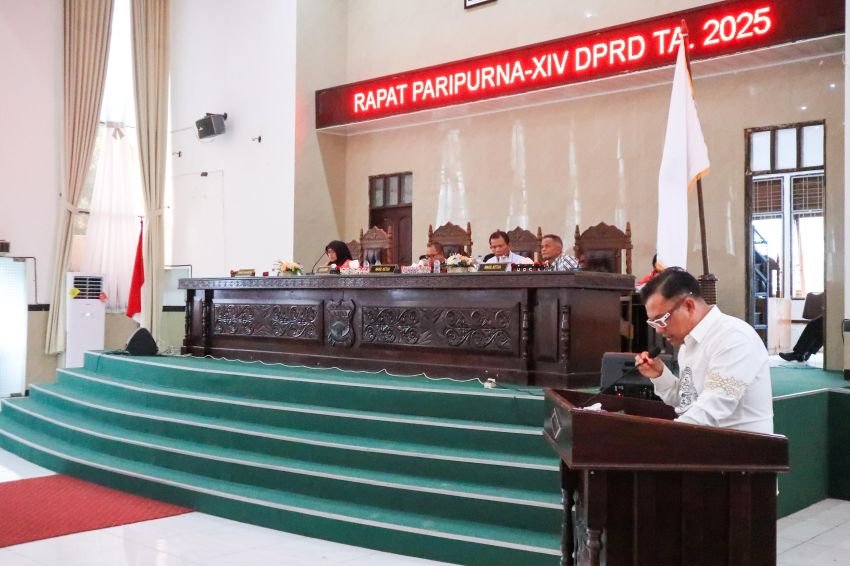 Rapat Paripurna DPRD Kota Pematangsiantar Tahun 2025 dengan agenda Penyampaian Pemandangan Umum Fraksi DPRD