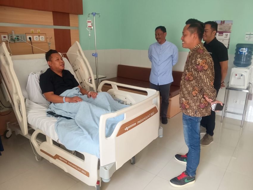 LPA Deli Serdang Jenguk Komut BUMD Deli Serdang yang Dirawat di Rumah Sakit