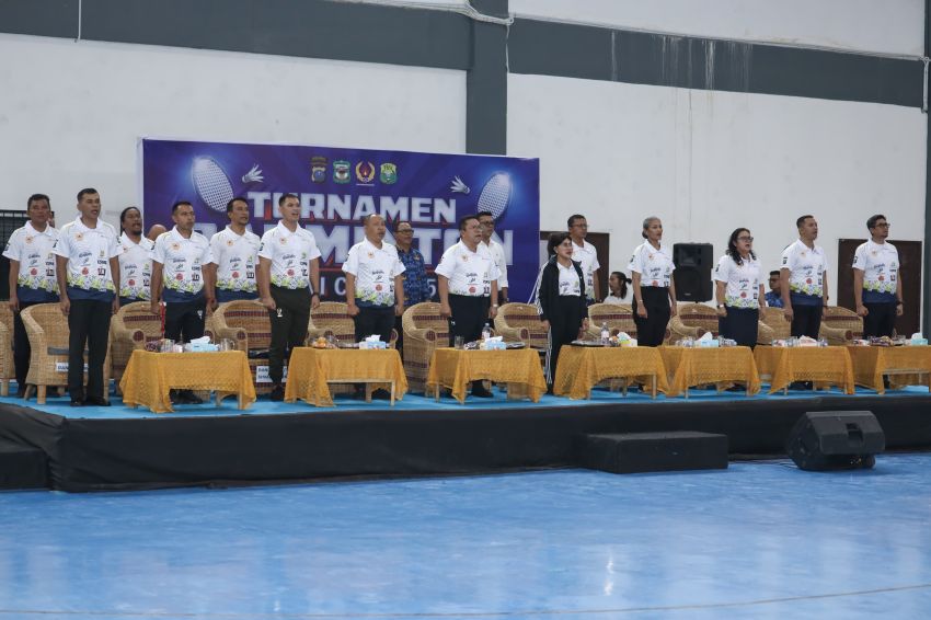Wali Kota menghadiri acara Pembukaan Turnamen Badminton KONI Cup Memperebutkan Piala Kapolres Pematangsiantar Tahun 2025, GOR
