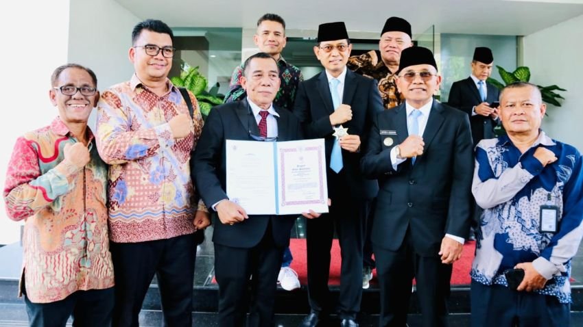 Tuan Rondahaim Saragih Garingging Dianugerahi Gelar Pahlawan Nasional oleh Presiden RI