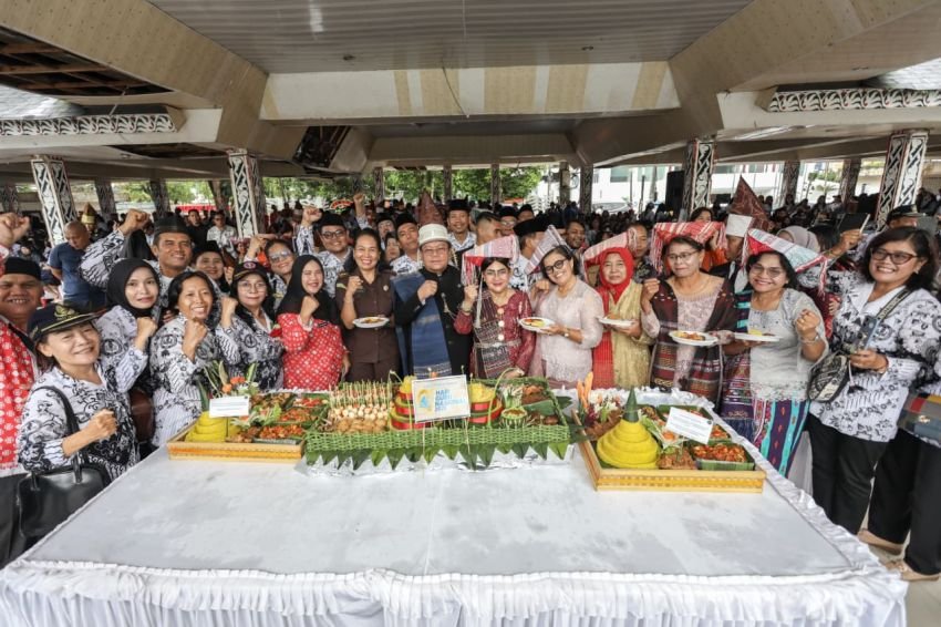 Guru memeringati Hari Guru Nasional sekaligus HUT ke-80 dan HUT PGRI