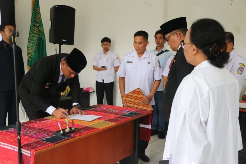 Pelantikan Eselon II, Bupati Toba Tegaskan Akan Selalu Evaluasi Pejabat