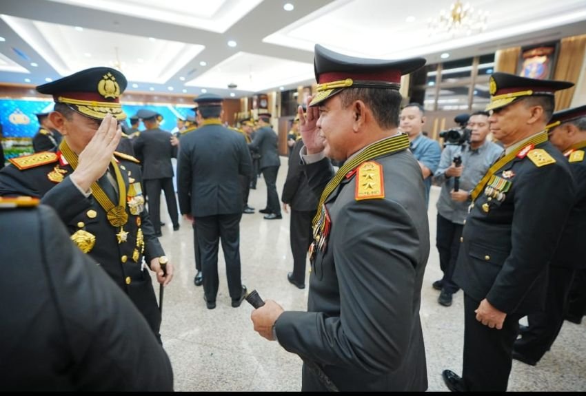 Kapolda Sumut Irjen Pol Whisnu Hermawan Terima Tanda Kehormatan Bintang Bhayangkara Pratama dari Kapolri