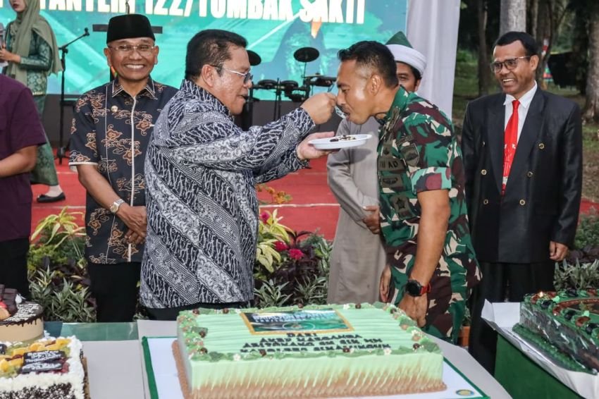 Wali Kota menghadiri acara HUT ke-61 Yonif 122/TS, di Garasi Yonif 122/ TS