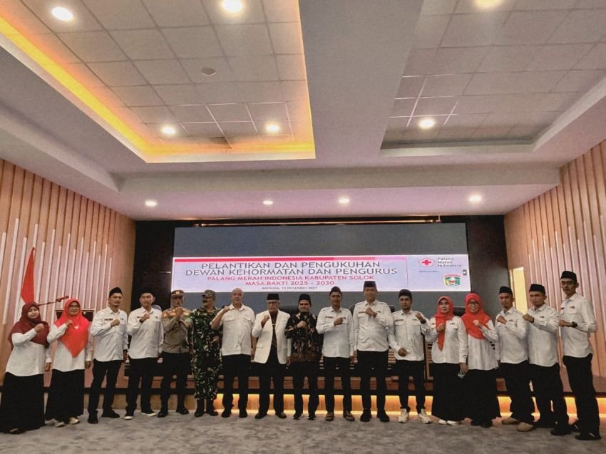 Ketua PMI Sumatera Barat Lantik dan Kukuhkan Dewan Kehormatan PMI Kabupaten Solok Masa Bakti 2025–2030