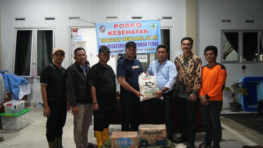 Wabup Tinjau Posko Pengungsian Korban Banjir di Hamparan Perak & Salurkan Logistik