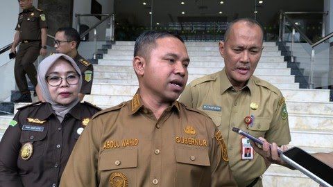 KPK Belum Tetapkan Status, Gubernur Abdul Wahid Dimintai Keterangan, Bukan OTT