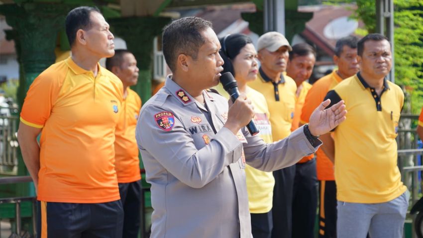 Respons Cepat Tanggap Darurat: AKBP Wira Prayatna Pimpin Gotong Royong Antisipasi Bencana di Padangsidimpuan