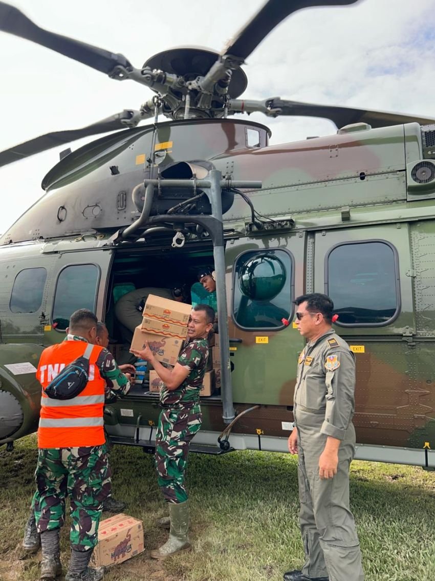 Misi Kemanusiaan TNI AU di Sibolga: Satrad 103 Gerak Cepat Turunkan Logistik Bantuan untuk Warga Terdampak Bencana