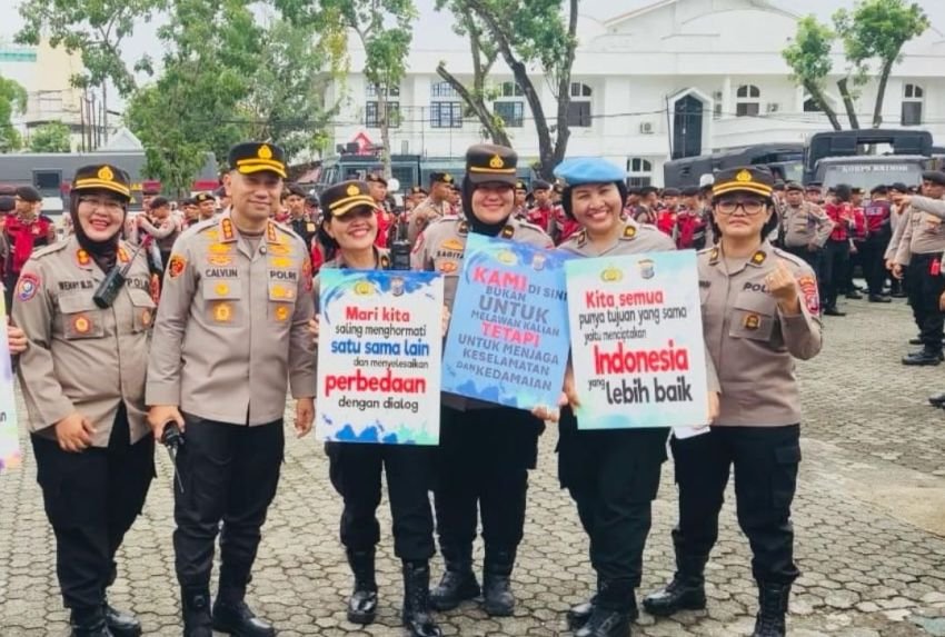 Dengan Humanis, Polwan Polda Sumut Laksanakan Pengamanan Aksi Unjuk Rasa di Kantor Gubernur Sumut