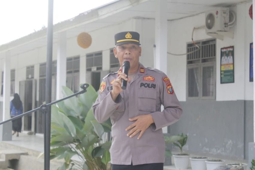 Dekatkan Diri dengan Pelajar, Polsek Barumun Gencarkan Program 'Police Goes To School' di SMAN 1 Ulu Barumun