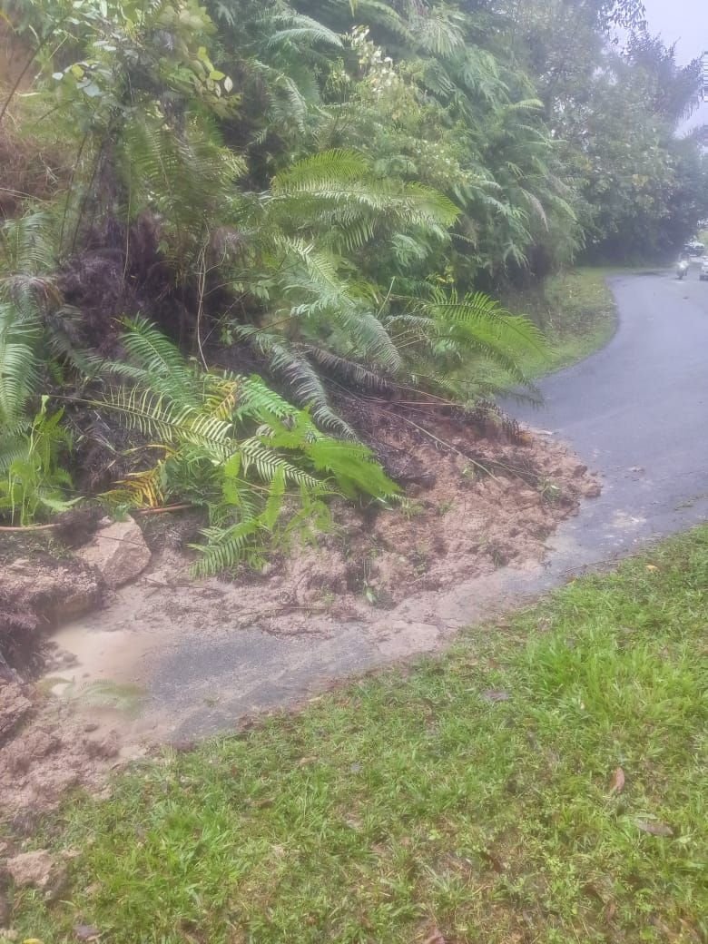 Akibat Curah Hujan Extrim, Kabupaten Pakpak Bharat Mengalami Tanah Longsor Tutupin Bahu Kejalan