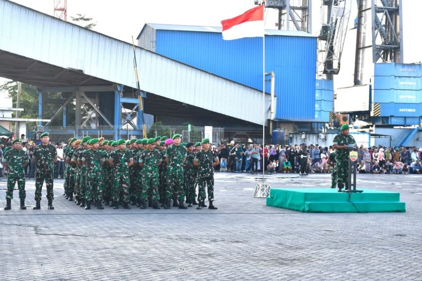 Kasdam I/BB Pimpin Upacara Penyambutan Personel Brigif dan Yon TP Tahap II di Dermaga Belawan