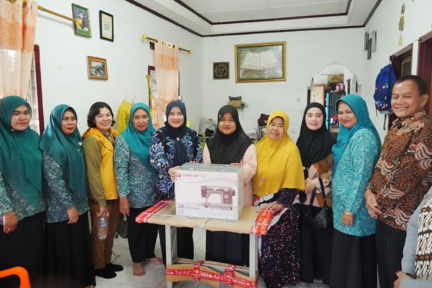 Desa Juara UP2K Terima Bantuan Peralatan Usaha dari TP PKK Asahan