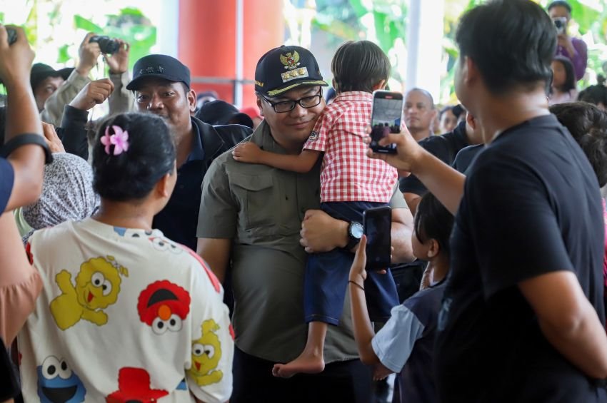 Bupati & Wabup Tinjau Banjir di Hamparan Perak dan Salurkan Bantuan