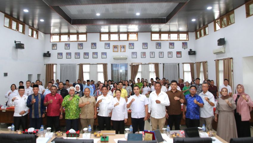 Wali Kota diwakili Sekda menghadiri Public Hearing Ranperda Insentif Tenaga Pendidik pada Pendidikan Nonformal Bidang Keagamaan