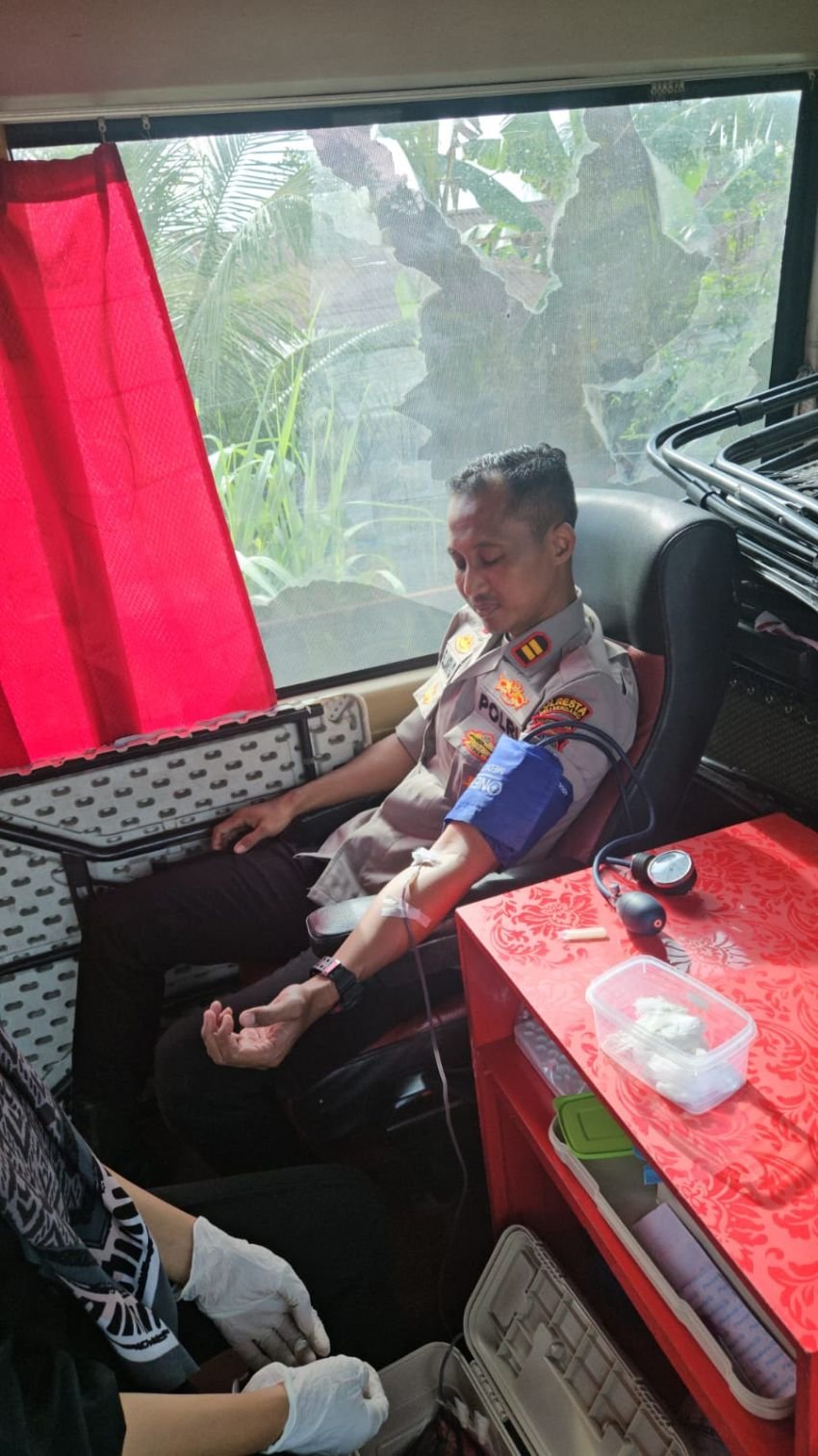 Setetes Darah, Secercah Harapan: Polsek Pantai Labu, LPA, dan PMI Bersatu dalam Aksi Donor Darah Sambut Hari Anak Sedunia
