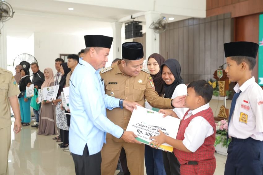 Wakil Bupati Asahan Salurkan Zakat, Infak, dan Sedekah Triwulan IV Tahun 2025