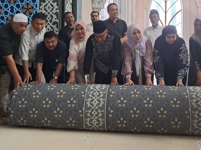 Masjid Agung Pasang Ambal Khusus Dari Turki