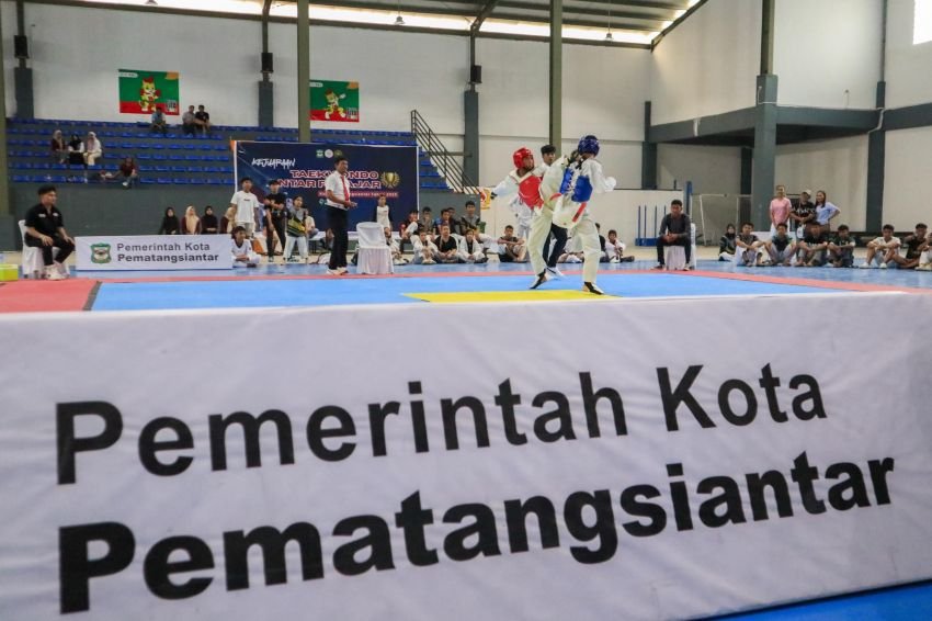 Pembukaan Kejuaraan Taekwondo Antar Pelajar Kota Pematangsiantar Tahun 2025 di GOR