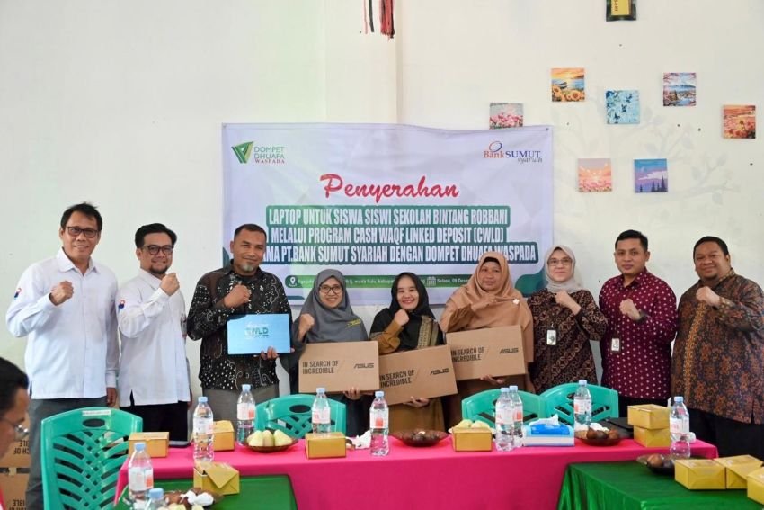 Salurkan Manfaat Program Cash Waqf Linked Deposit (CWLD), Unit Usaha Syariah Bank Sumut Serahkan Fasilitas Laptop kepada Sekolah Bintang Rabbani