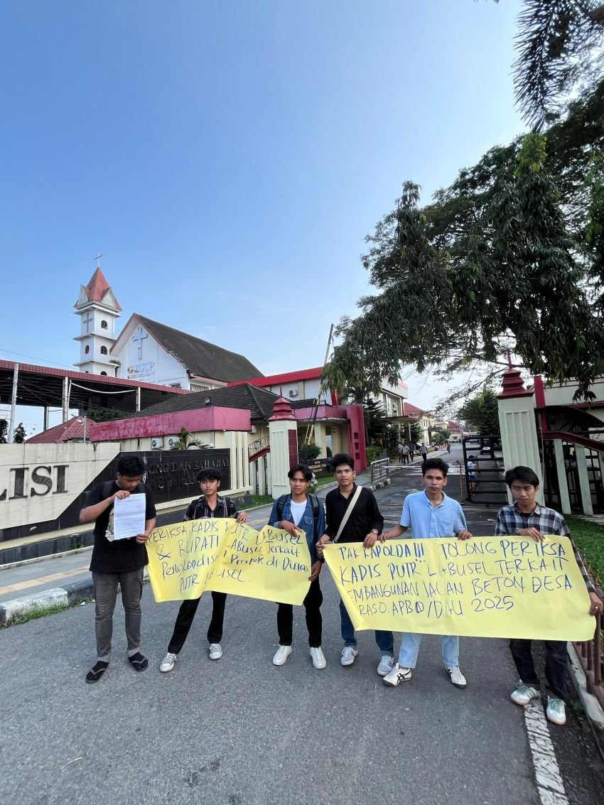 Diduga tidak sesuai spesifikasi, Aktivis KM3SU Datangi Mapoldasu minta usut pembagunan Jalan beton di Aek Raso Labusel