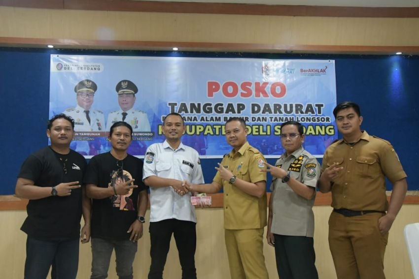 Konser Amal Kemanusiaan Kecamatan Galang Serahkan Bantuan Warga Terdampak Banjir