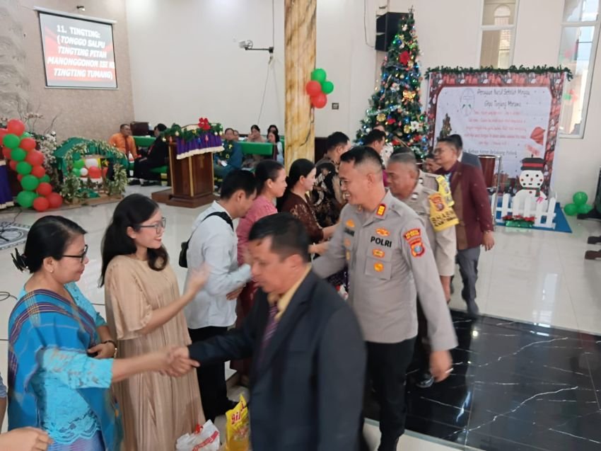 Polsek Tanjung Morawa Polresta Deli Serdang Laksanakan Kegiatan Minggu Kasih dan Salurkan Bantuan Sembako kepada Warga Terdampak Banjir