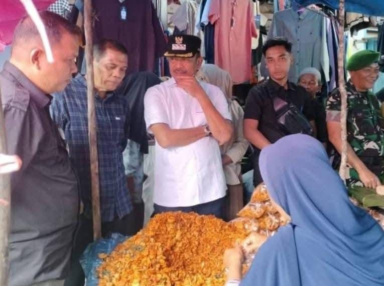 Saipullah Nasution Pantau Pasar Tradisional, Pemkab Madina Jaga Stabilitas Harga Sembako