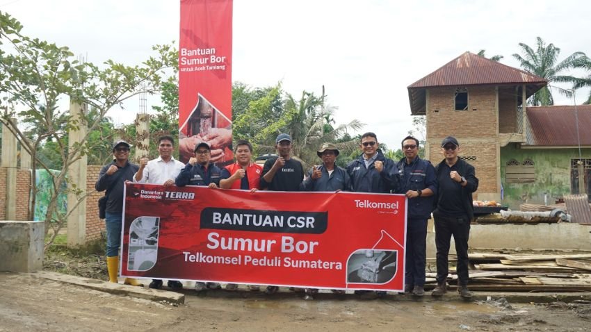 Bersama Kementrian Komdigi, Telkomsel Salurkan 100 Genset, 500 Alat Komunikasi dan 33 Sumur Bor untuk Pulihkan Sumatra