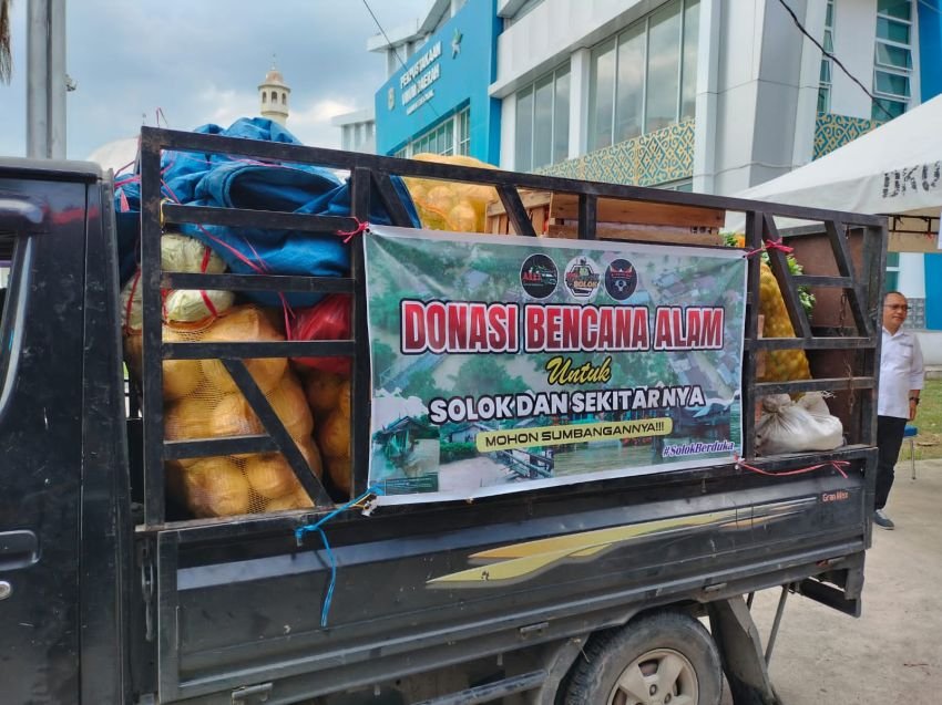 Ikatan Keluarga Bendang Solok Salurkan Bantuan Logistik untuk Korban Bencana Hidrometeorologi