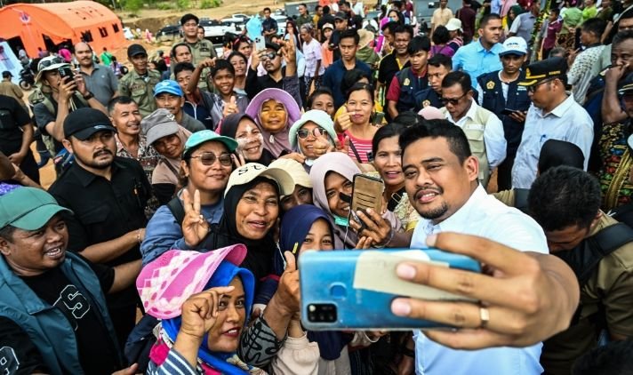 Tinjau Lokasi Paling Terdampak Banjir dan Longsor di Tapanuli Tengah, Gubernur Bobby Nasution Pastikan Rumah dan Infrastruktur akan Dibenahi